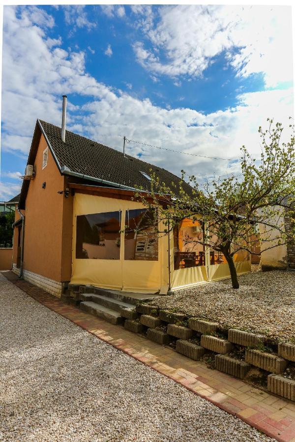 Gardi Apartman Szekszárd Extérieur photo