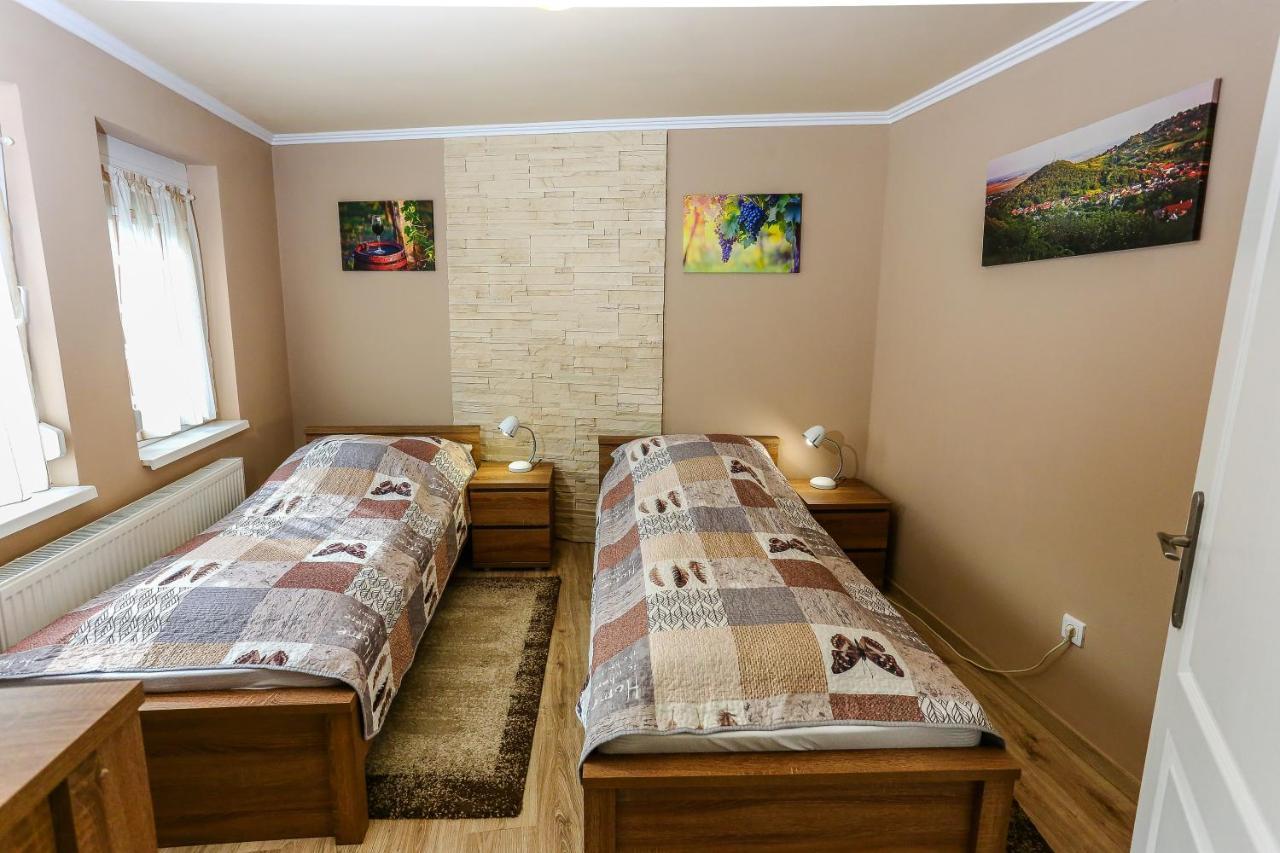 Gardi Apartman Szekszárd Extérieur photo
