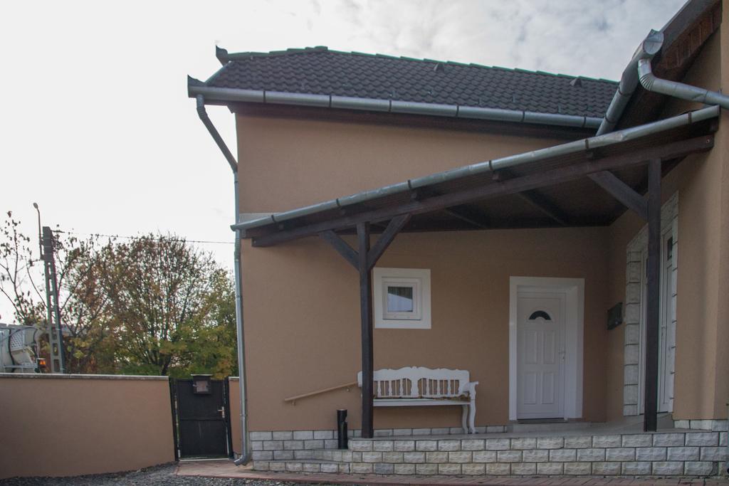Gardi Apartman Szekszárd Extérieur photo